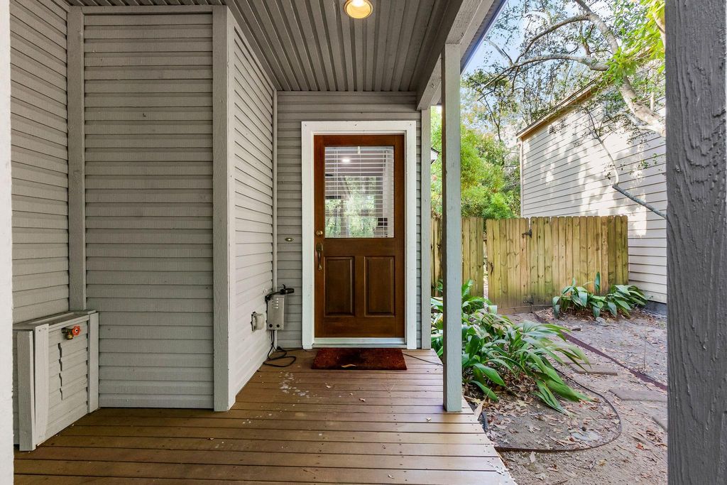 Photo of 15 Breezy Point Place, The Woodlands, TX 77381 (MLS # 17242993)