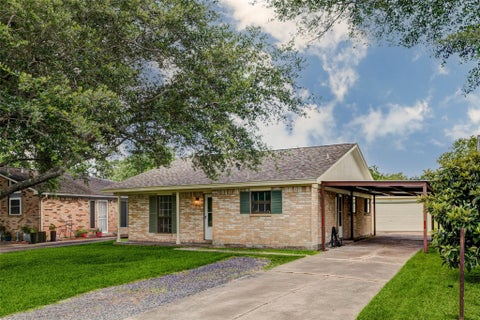 Photo of 218 S Nugent Street, La Porte, TX 77571 (MLS # 98448573)