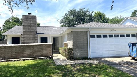 Photo of 9959 El Chaco Street, Baytown, TX 77521 (MLS # 86488205)