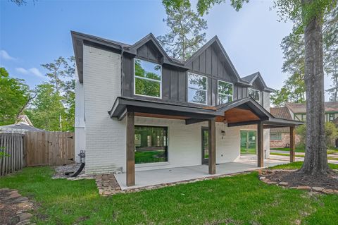 Photo of 3 Roserush Court, The Woodlands, TX 77380 (MLS # 97011017)