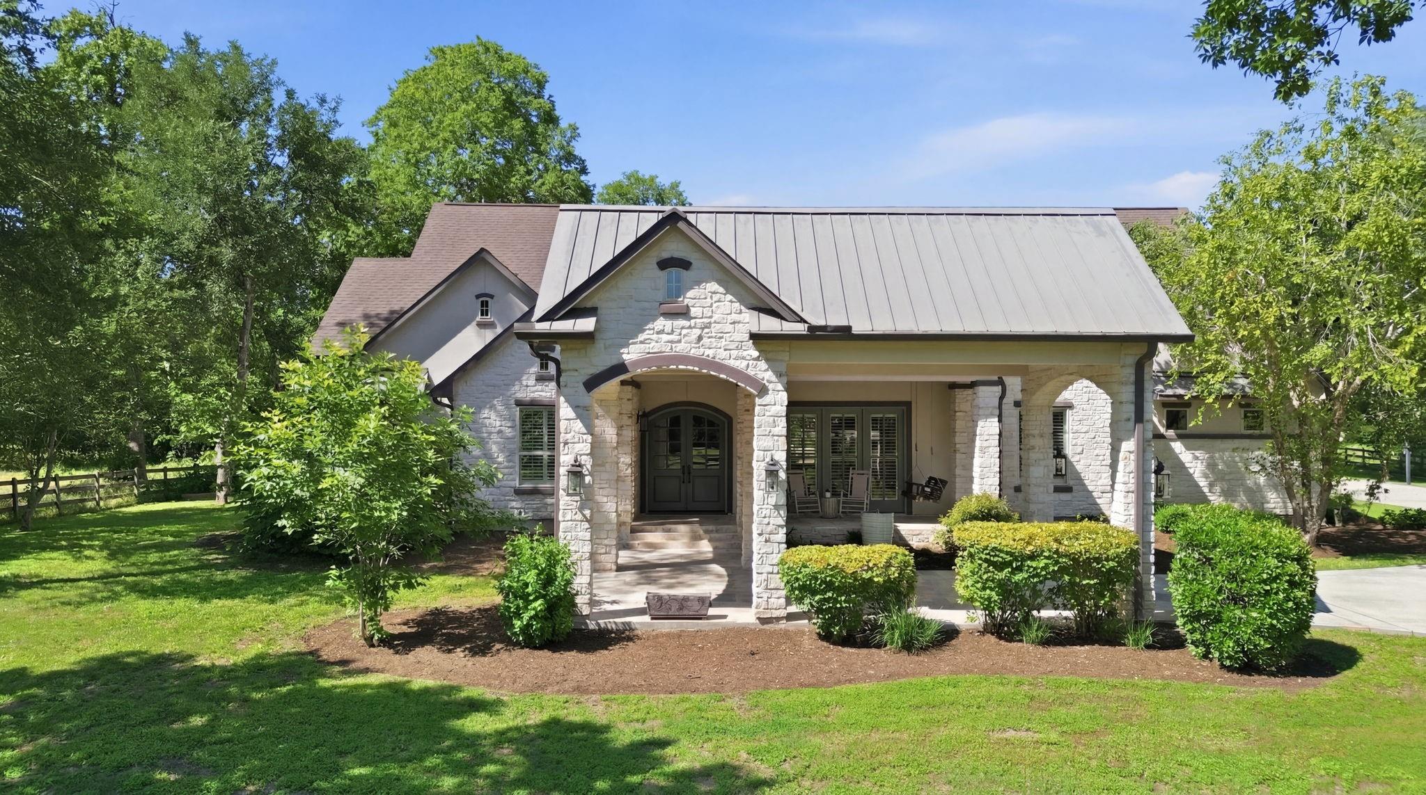 5018 Woodside Lane