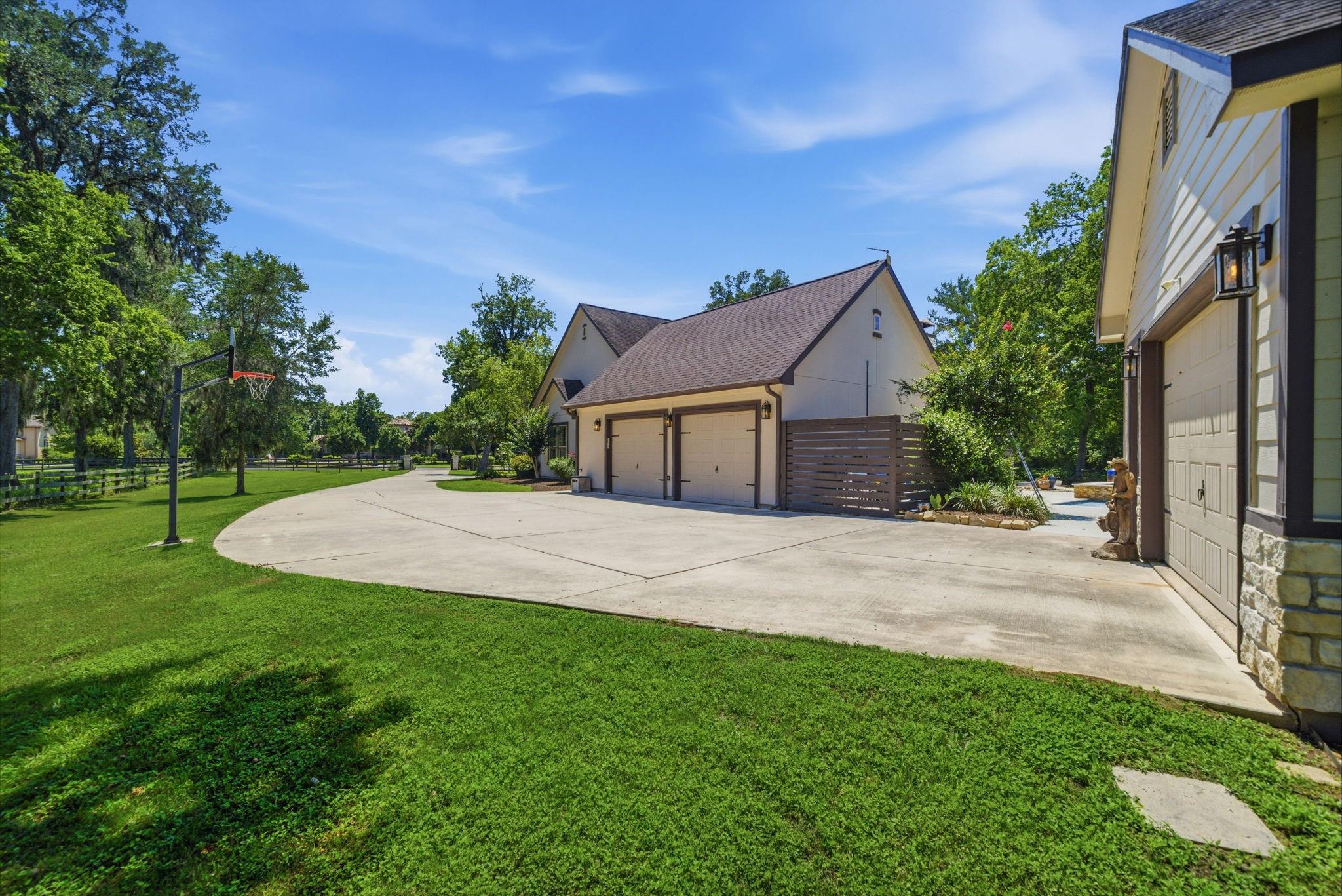 5018 Woodside Lane