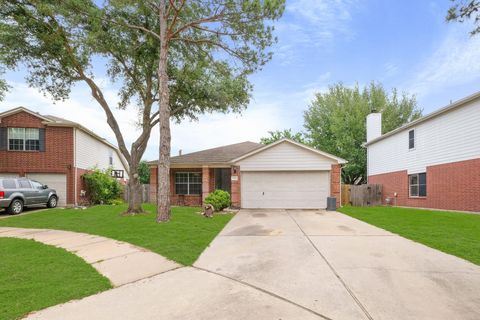 Photo of 17538 S Summit Canyon Drive, Houston, TX 77095 (MLS # 12840617)