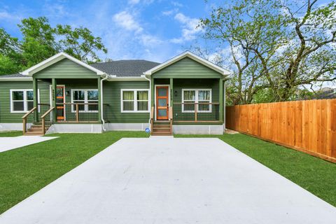 Photo of 4909 Higgins Street #B, Houston, TX 77033 (MLS # 10367585) Photo of 4909 Higgins Street #B, Houston, TX 77033 (MLS # 10367585)