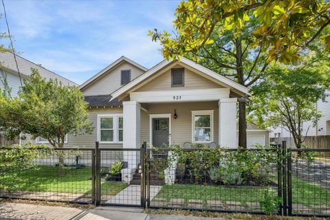 Photo of 931 Louise Street, Houston, TX 77009 (MLS # 3695241)