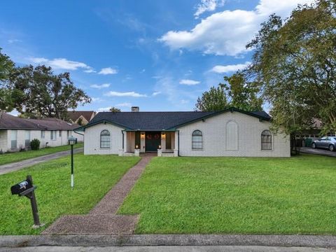 Photo of 502 Red Bud Ln Ln, Baytown, TX 77520 (MLS # 52657156)