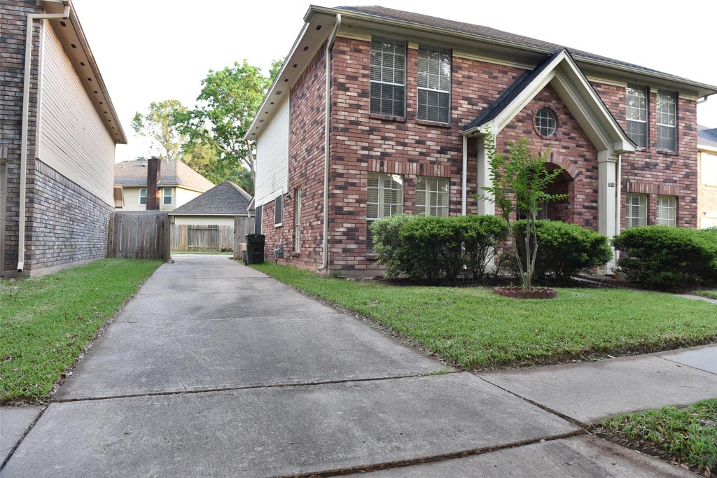 Photo of 2811 Grants River Circle, Sugar Land, TX 77479 (MLS # 32781026)