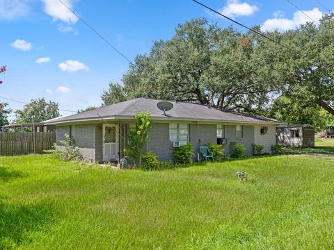 Photo of 147 9th Street W, Bay City, TX 77456 (MLS # 45981798)