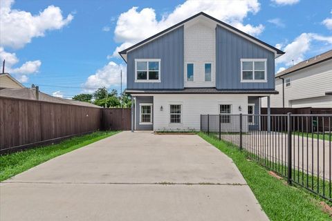 Photo of 2202 Lynnfield Street #A, Houston, TX 77093 (MLS # 75522433)