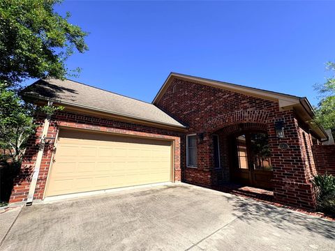 Photo of 1 Waterford Gardens, Pinehurst, TX 77630 (MLS # 82855294)