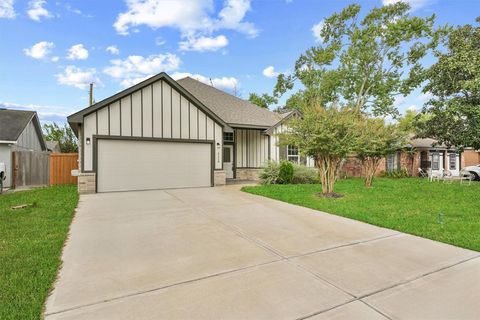 Photo of 5118 Danfield Drive, Houston, TX 77053 (MLS # 91632373)