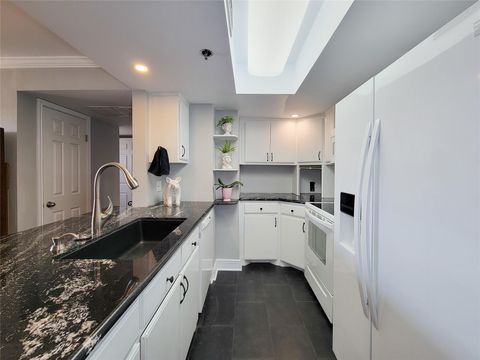 Photo of 3525 Sage Road #402, Houston, TX 77056 (MLS # 43180127)