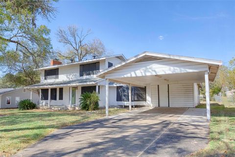 Photo of 909 Eilers Street, Schulenburg, TX 78956 (MLS # 84478575)