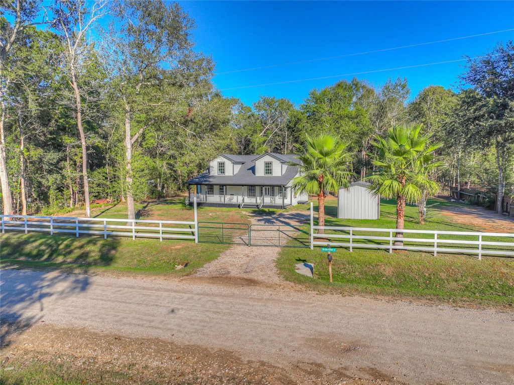 Photo of 420 Oak Forest Drive, Shepherd, TX 77371 (MLS # 19381868)