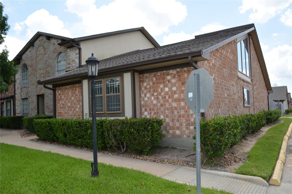 Photo of 11526 S Kirkwood Road, Houston, TX 77477 (MLS # 20219003)