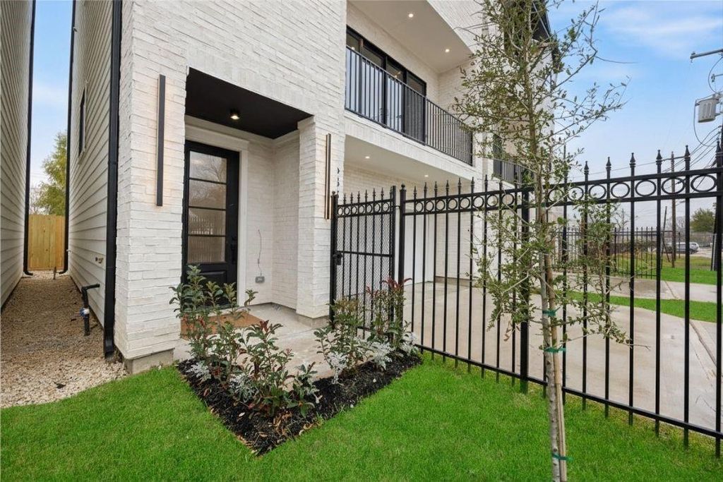 Photo of 6332 Sidney Street, Houston, TX 77021 (MLS # 64778370)