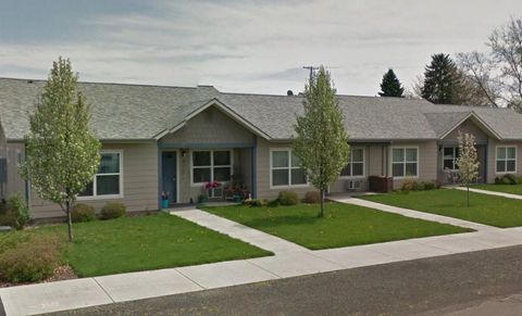 Photo of 425 East Currant Street, Other, OR 97813 (MLS # 19228052)