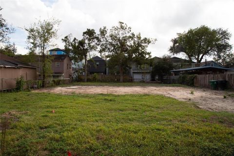 Photo of 832 E 27th, Houston, TX 77008 (MLS # 3573100)