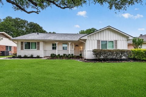 Photo of 5006 Creekbend Drive, Houston, TX 77035 (MLS # 49494419)