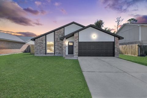 Photo of 12534 Versailles Drive, Houston, TX 77015 (MLS # 11280196)