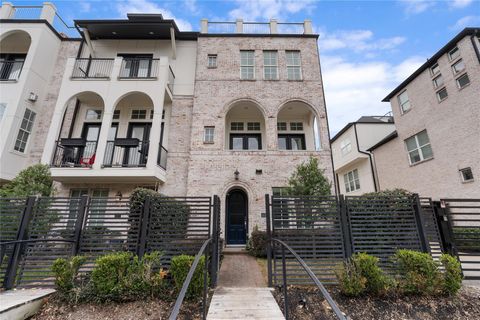 Photo of 2613 Maxroy Street, Houston, TX 77007 (MLS # 66748714)