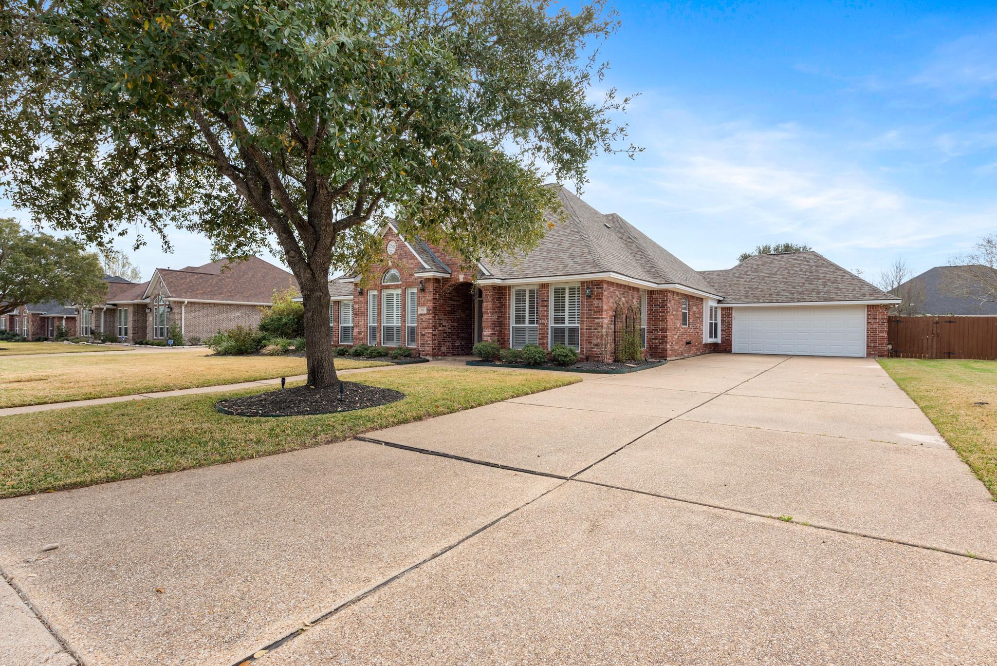 814 Royal Adelade Drive