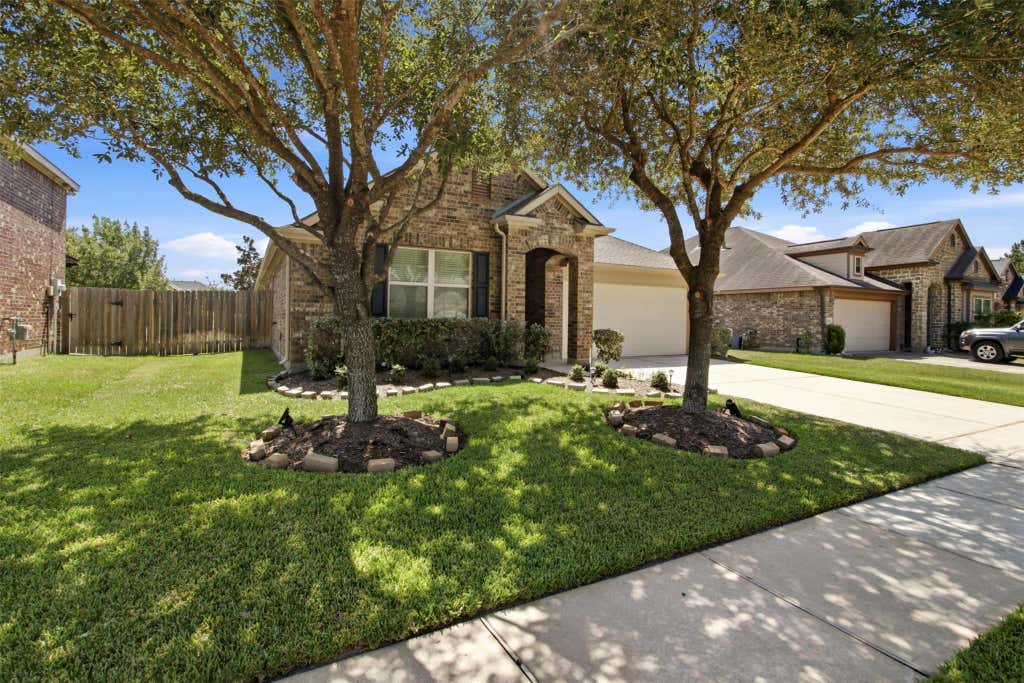 Photo of 24422 Myrtle Creek Falls, Tomball, TX 77375 (MLS # 63072646)