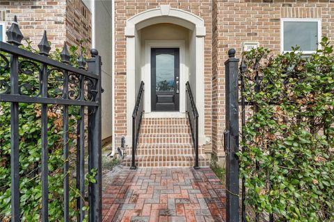 Photo of 1011 E 28th Street, Houston, TX 77009 (MLS # 37766916)