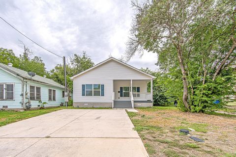 Photo of 414 Canton, San Antonio, TX 78202 (MLS # 25633236)