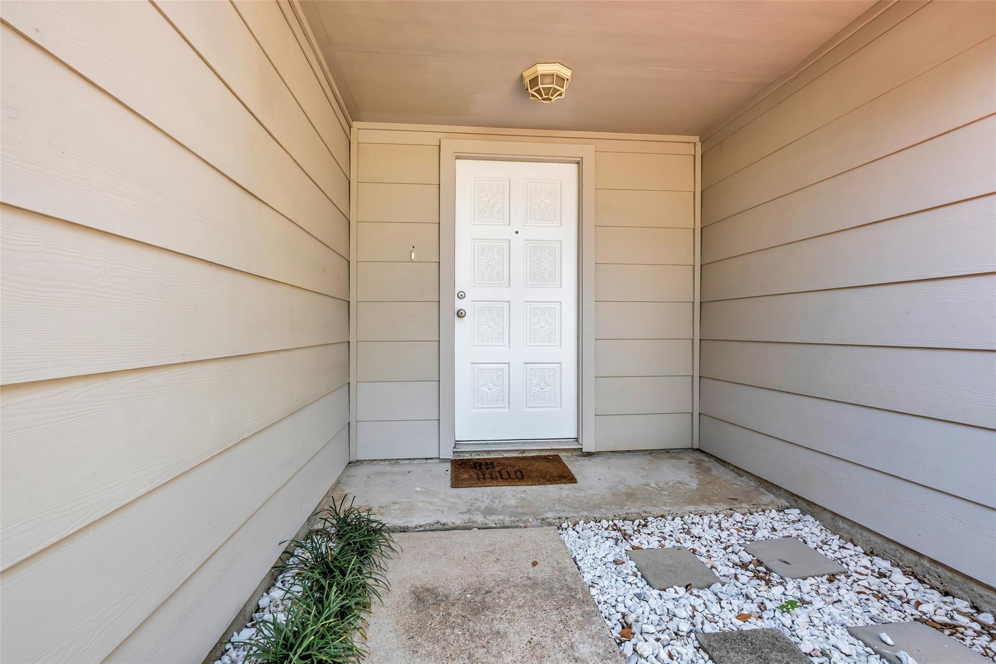 23819 Griffin House Lane