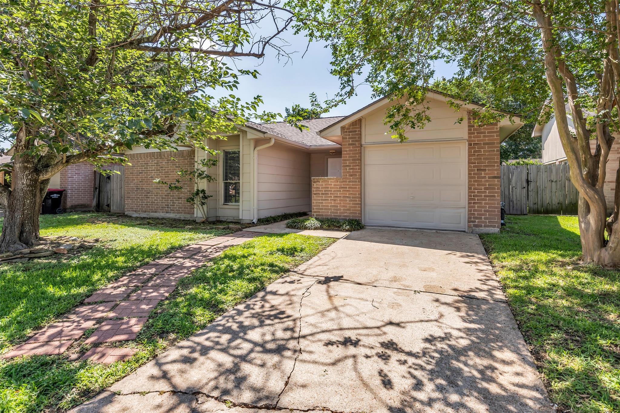 23819 Griffin House Lane