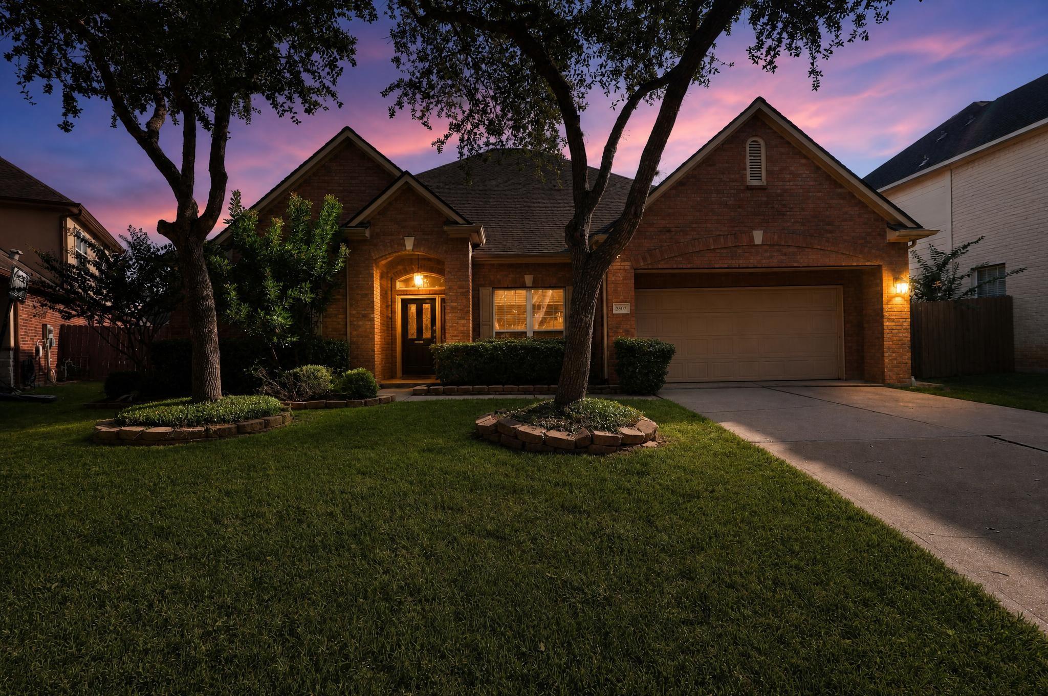 8807 Wenona Walk