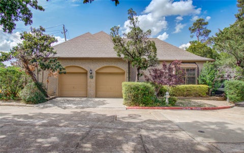 Photo of 9712 Longmont Drive, Houston, TX 77063 (MLS # 25187200)