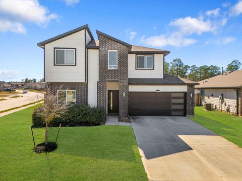Homes For Sale - 14303 Garden Creek Court<br/> Conroe, TX 77384