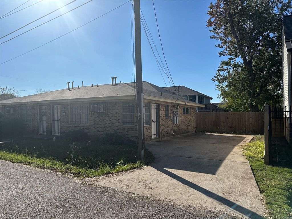 Photo of 3811 Cornell Street #B, Houston, TX 77022 (MLS # 53991531)