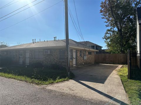 Photo of 3811 Cornell Street #B, Houston, TX 77022 (MLS # 53991531)
