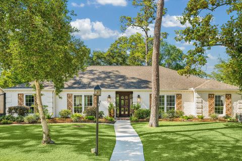 Photo of 10102 Candlewood Drive, Houston, TX 77042 (MLS # 25948540)