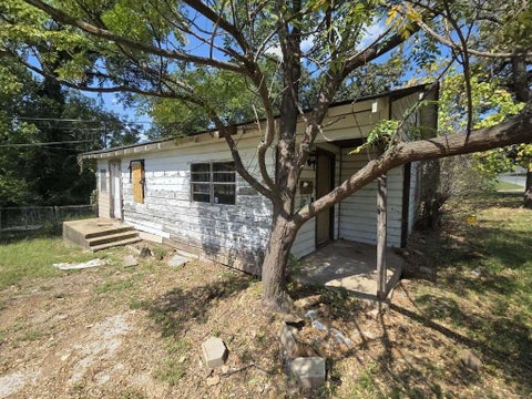 Homes For Sale - 1007 S Scullin Avenue<br/> Grayson County, Denison, TX 75020