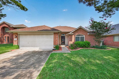 Photo of 11814 Copperas Creek Drive, Sugar Land, TX 77498 (MLS # 39390060)