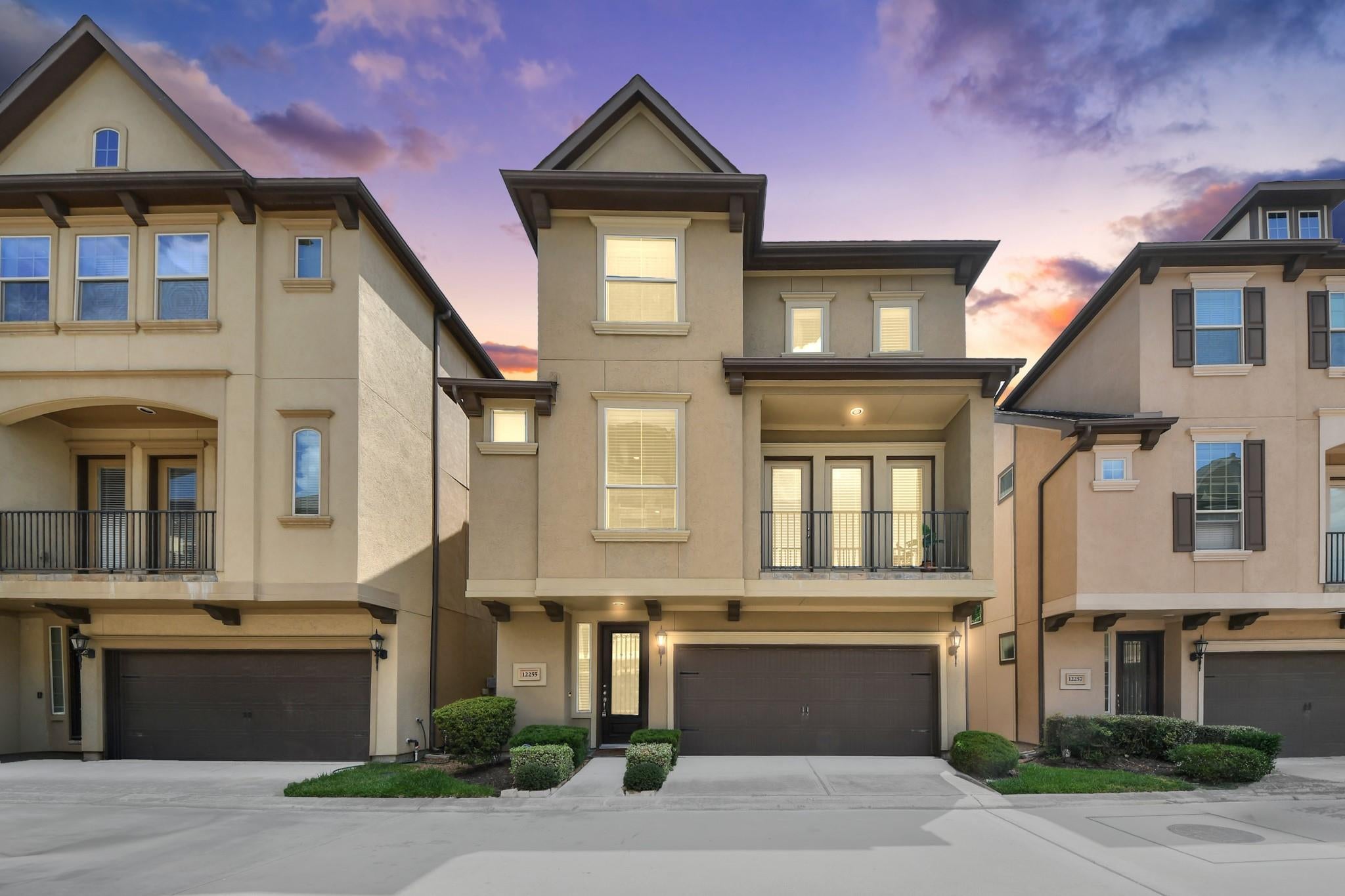 12255 Oxford Crescent Circle