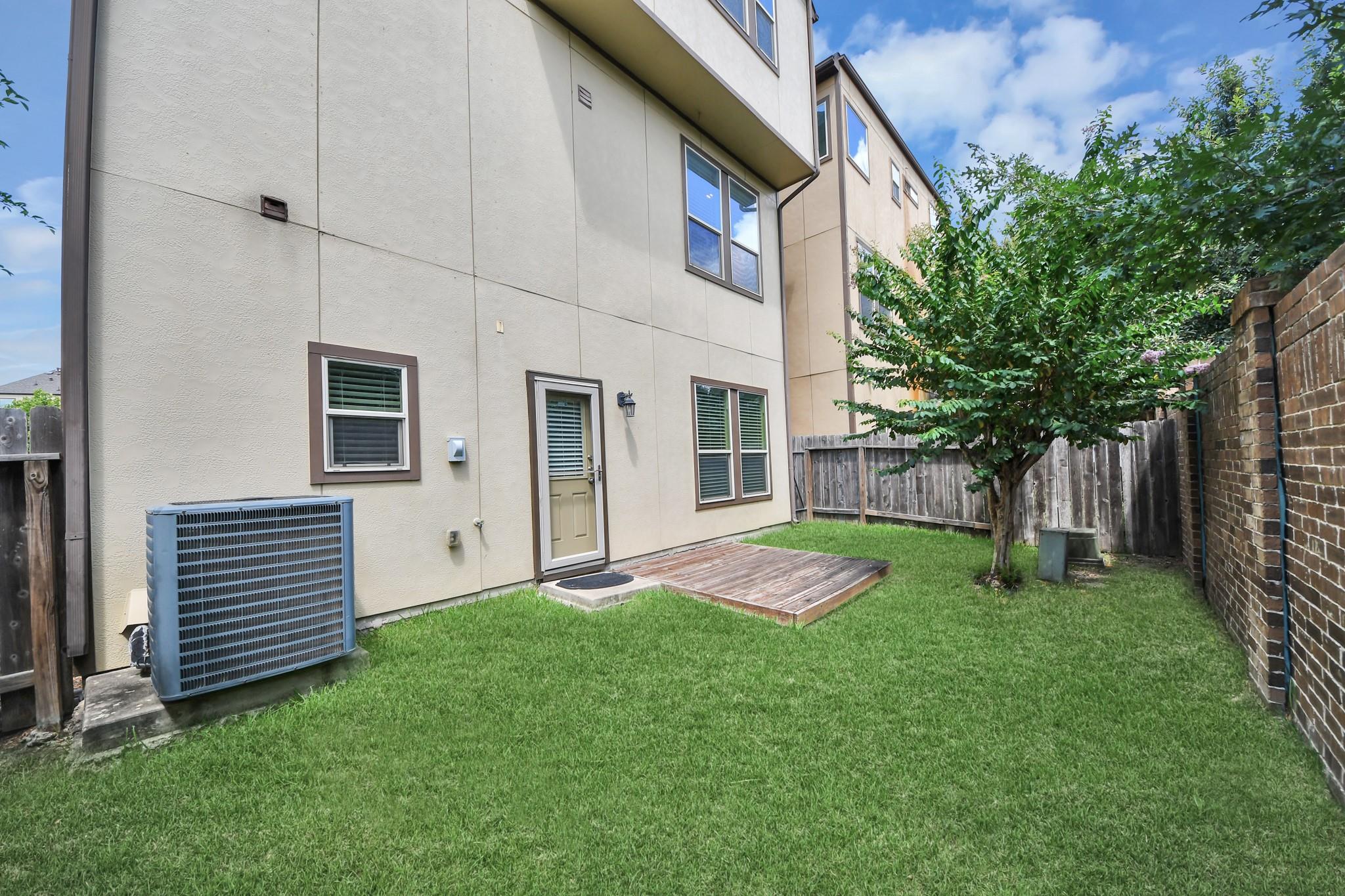 12255 Oxford Crescent Circle