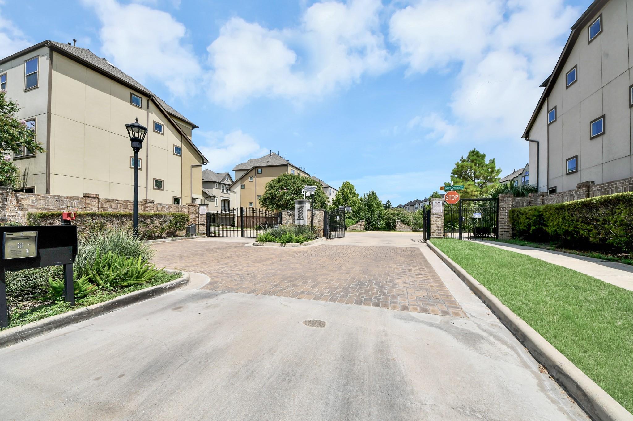 12255 Oxford Crescent Circle