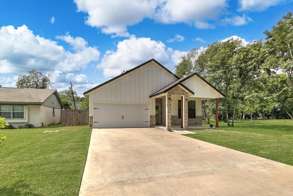 Photo of 502 S Carroll Street, La Porte, TX 77571 (MLS # 87806540)