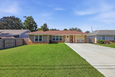 Photo of 2308 Detroit Avenue, Nederland, TX 77627 (MLS # 89066587)