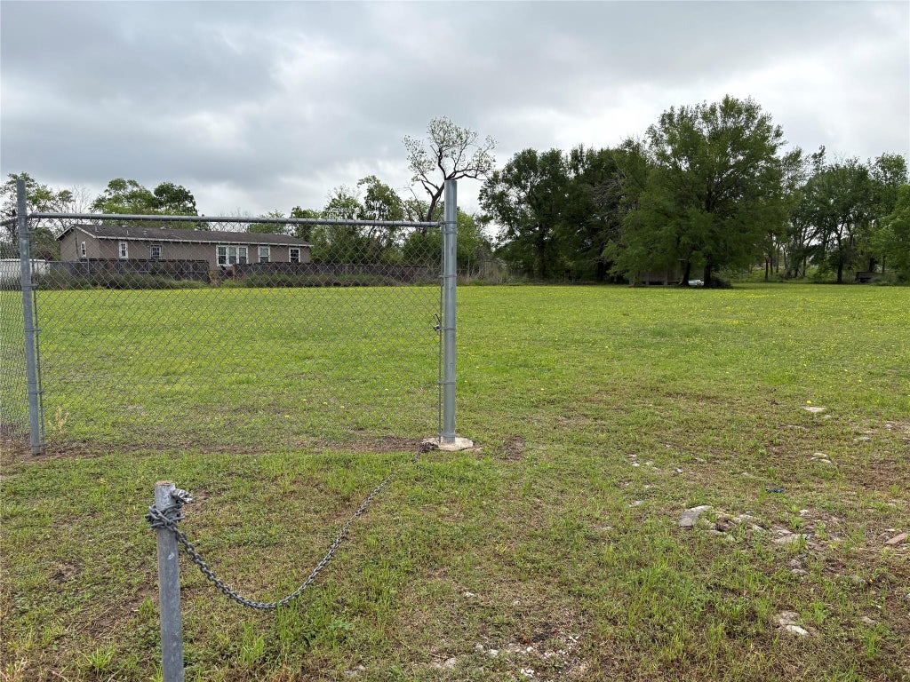 Photo of 0 Victoria Drive, Houston, TX 77022 (MLS # 83997144)