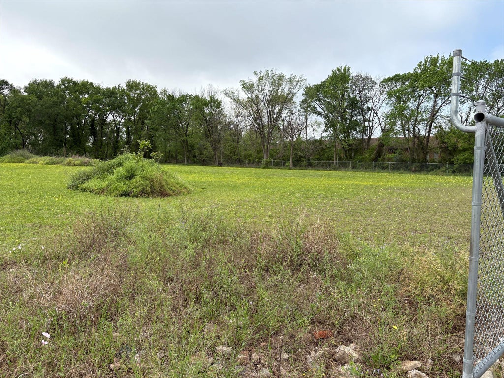 Photo of 0 Victoria Drive, Houston, TX 77022 (MLS # 83997144)