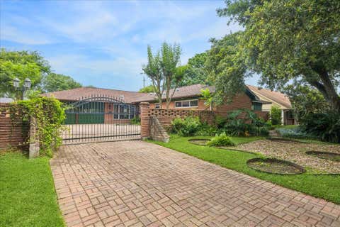 Photo of 5418 Queensloch Drive, Houston, TX 77096 (MLS # 53585001)
