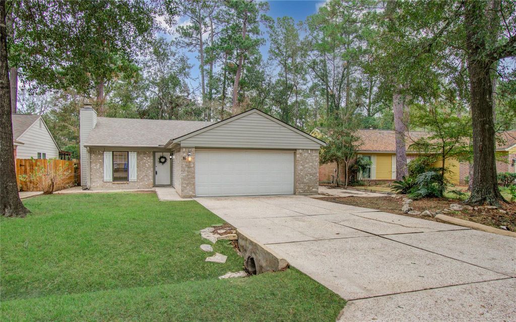 Photo of 16 N Circlewood Glen, The Woodlands, TX 77381 (MLS # 16190942)