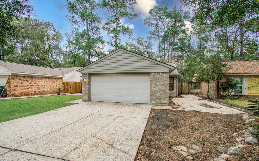 Photo of 16 N Circlewood Glen, The Woodlands, TX 77381 (MLS # 16190942)