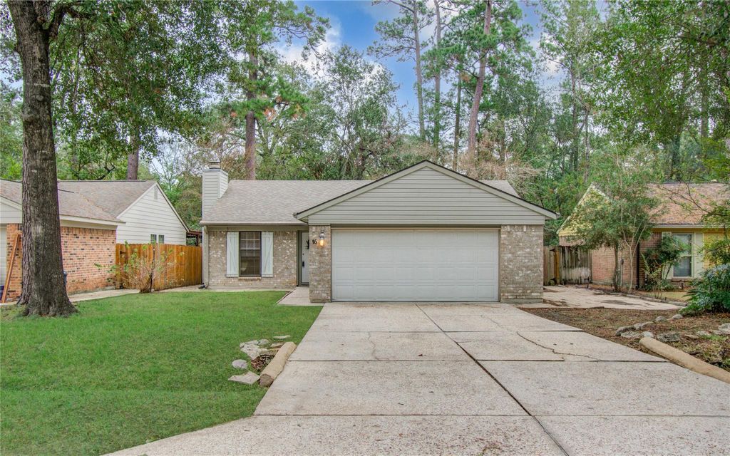 Photo of 16 N Circlewood Glen, The Woodlands, TX 77381 (MLS # 16190942)